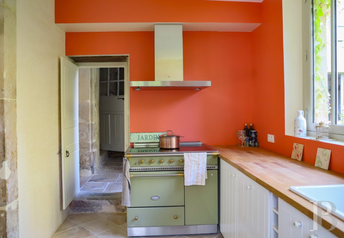 En Normandie, à Falaise, une maison des 17e et 18e siècles au cœur d’un quartier historique - photo  n°45